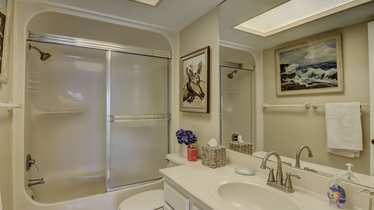 Photo of Bathroom in Shell Island