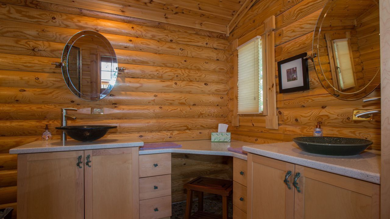 Photo of Bathroom in Old Fort