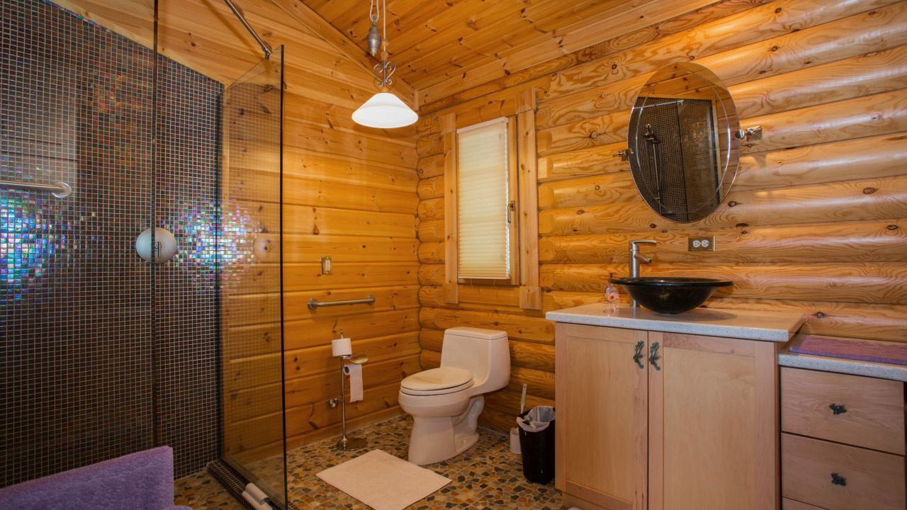 Photo of Bathroom in Old Fort