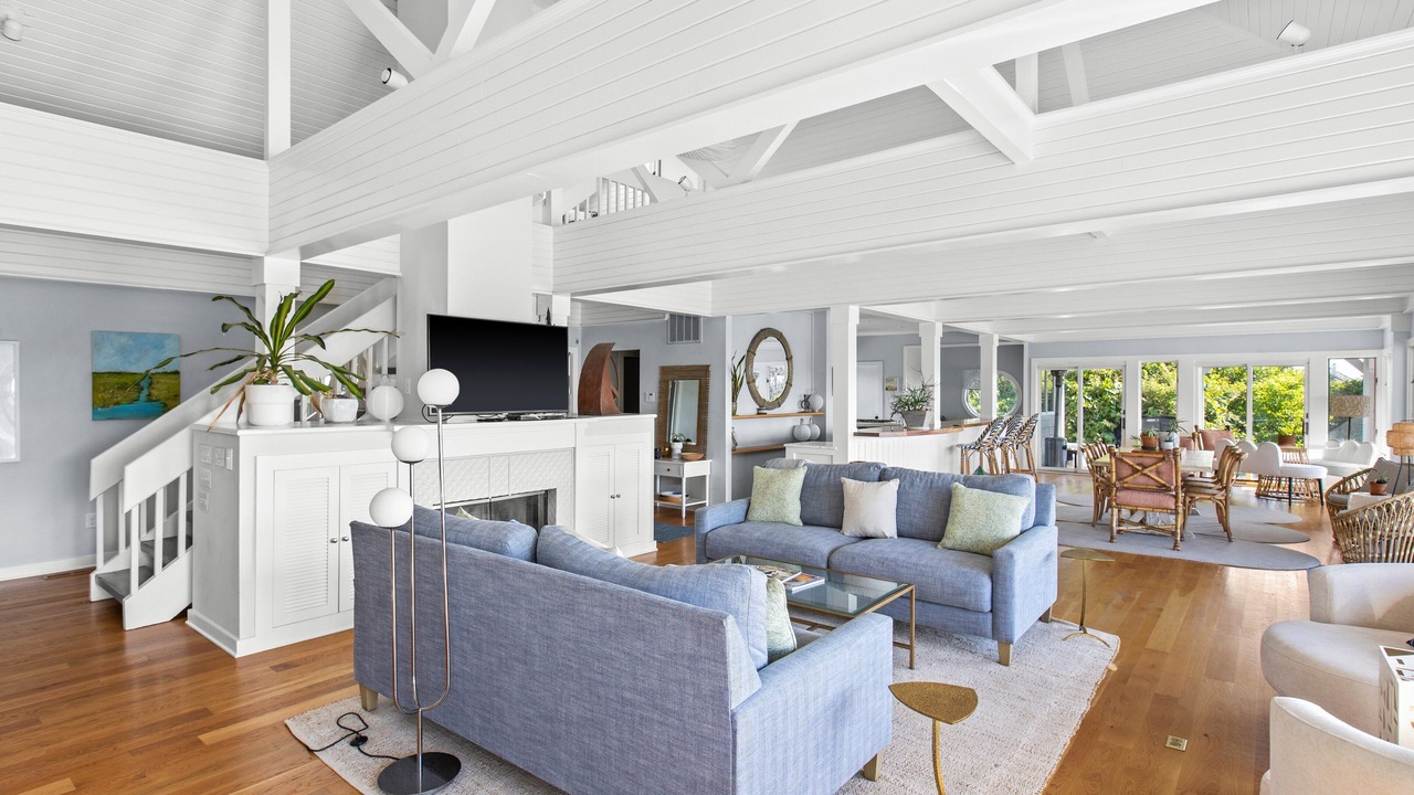 Photo of Livingroom in West Beach