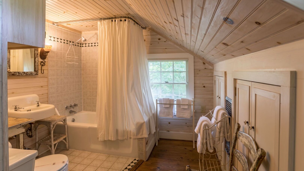 Photo of Bathroom in Blowing Rock