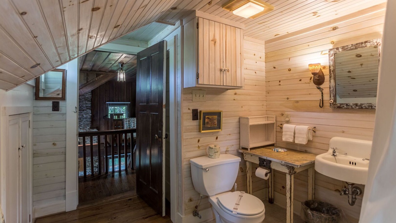 Photo of Bathroom in Blowing Rock