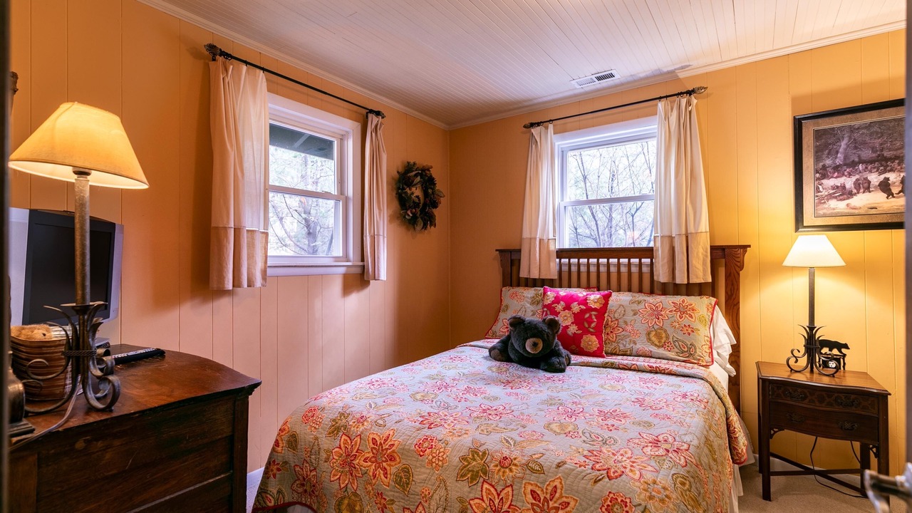 Photo of Bedroom in Blowing Rock