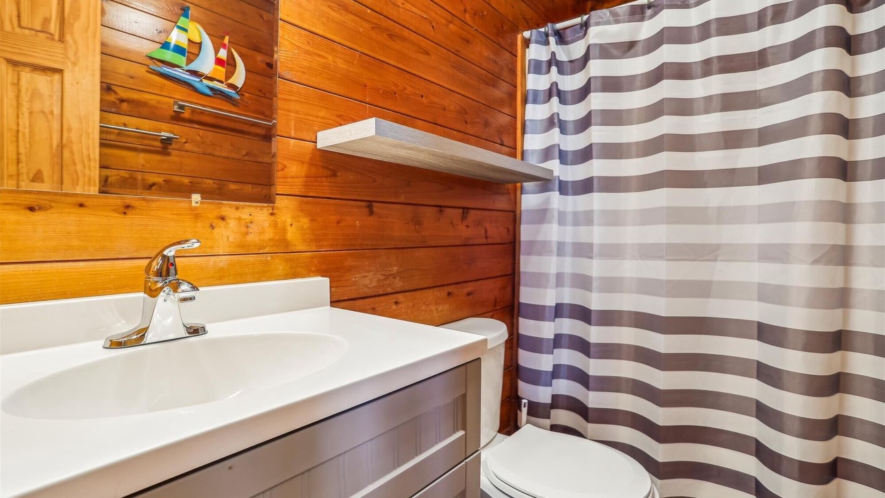 Photo of Bathroom in Kill Devil Hills