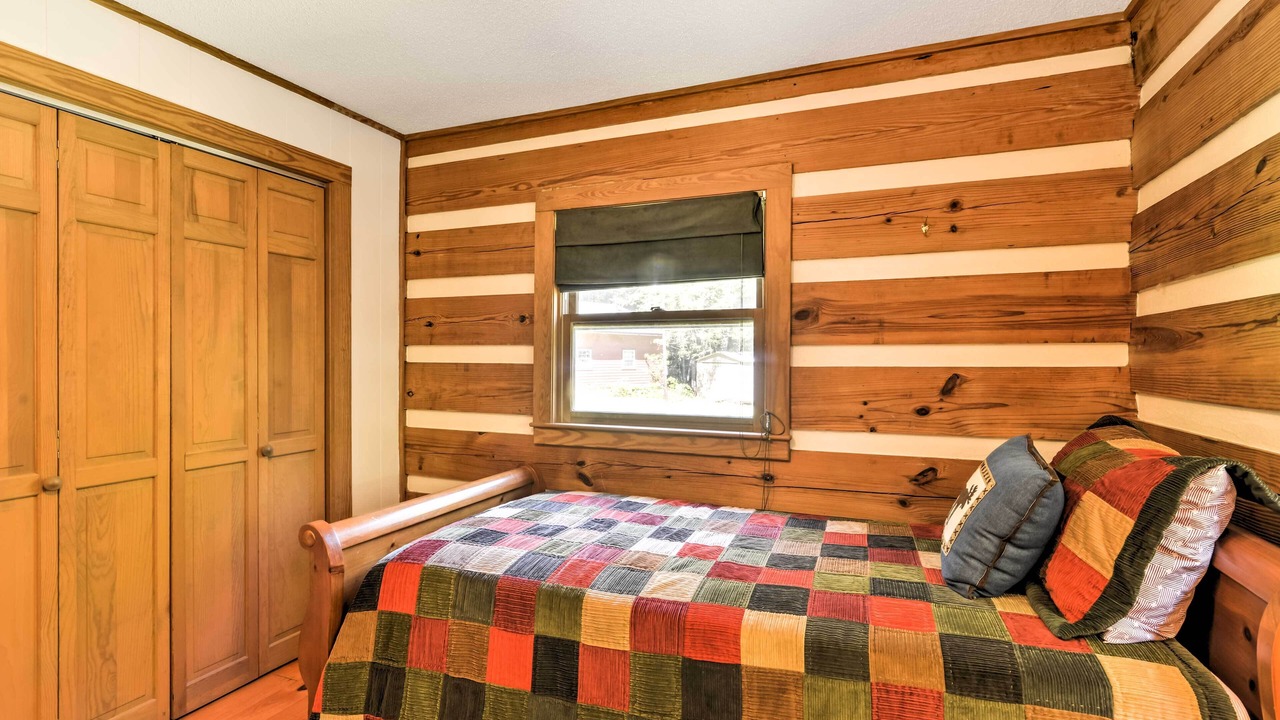 Photo of Bedroom in Black Mountain