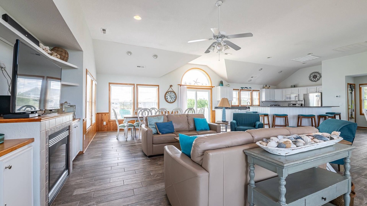 Photo of Bedroom in Whalehead Beach