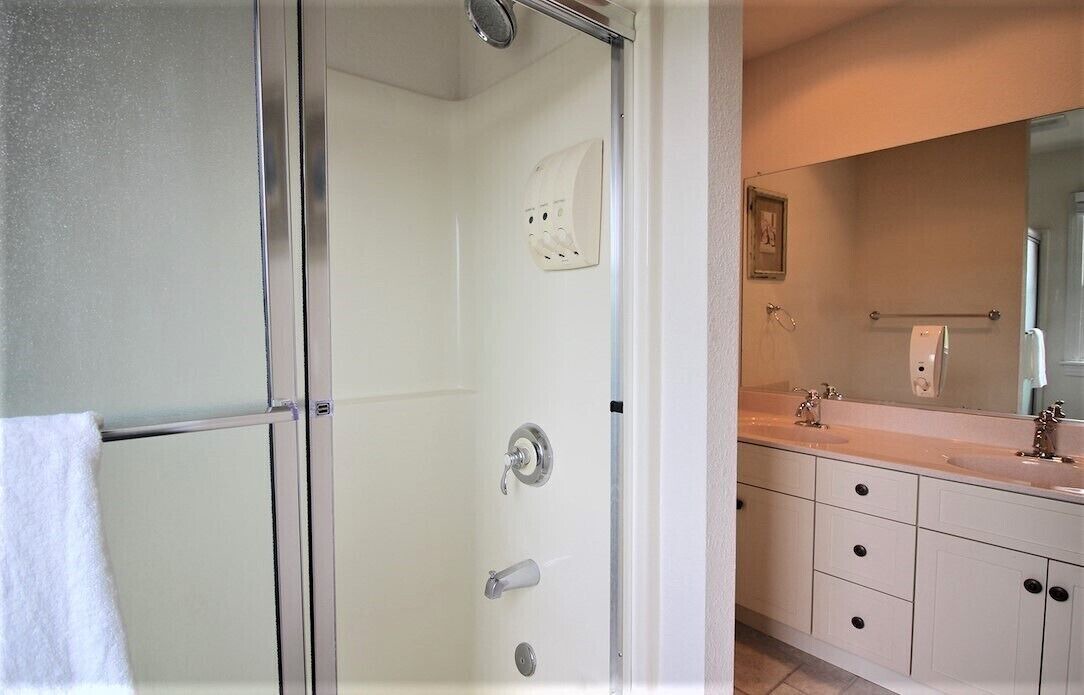 Photo of Bathroom in Bermuda Bay