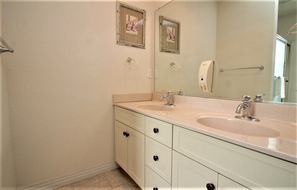 Photo of Bathroom in Bermuda Bay
