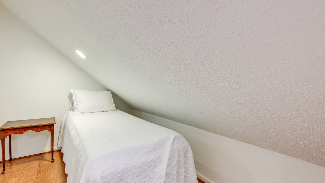 Photo of Bedroom in Lake Sequoyah