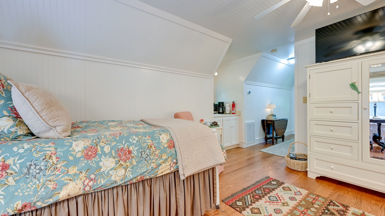 Photo of Bedroom in Lake Sequoyah