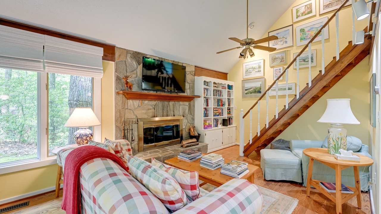 Photo of Bedroom in Lake Sequoyah