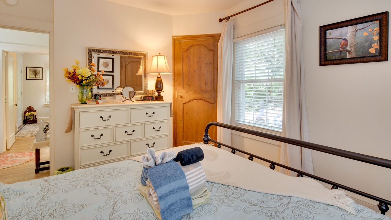 Photo of Bedroom in Royal Pines