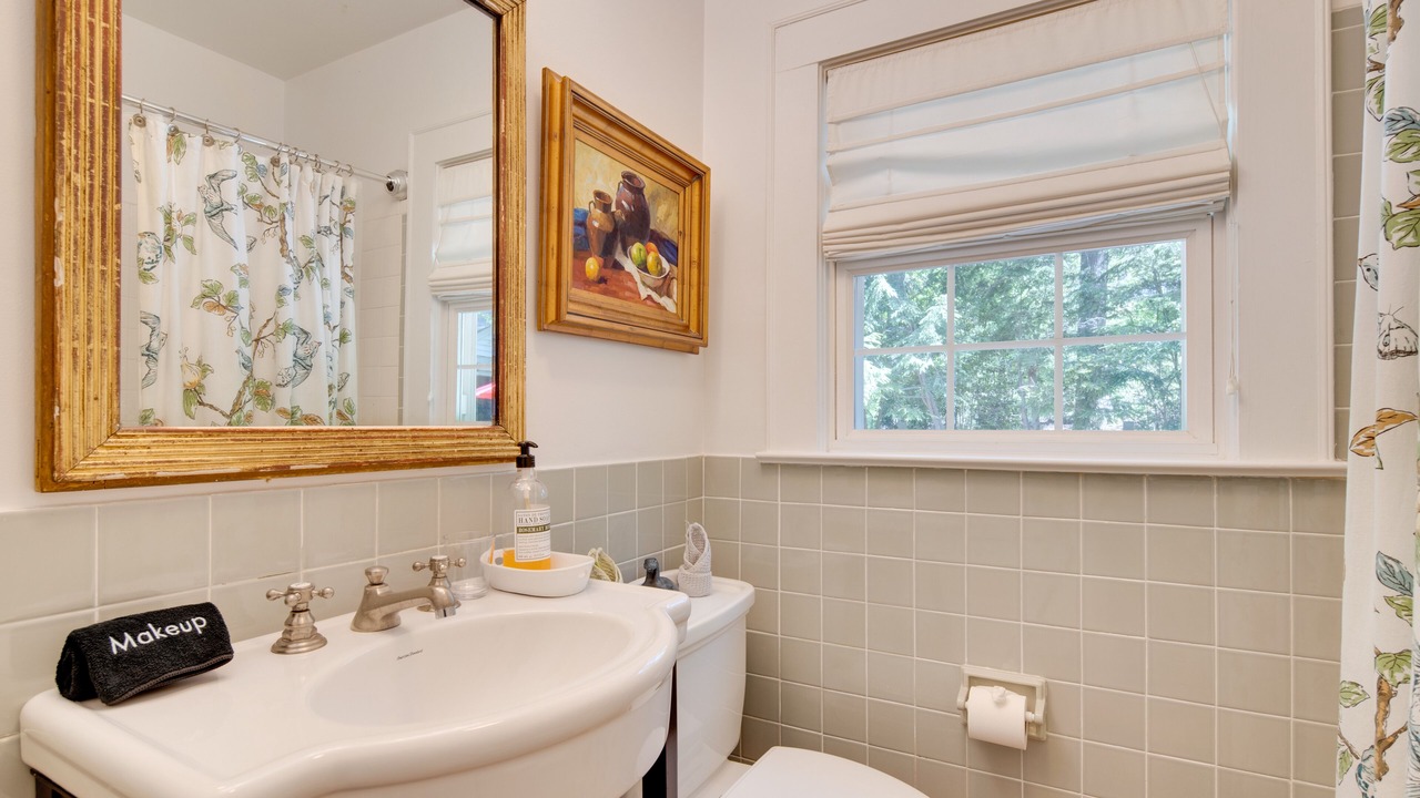 Photo of Bathroom in Royal Pines