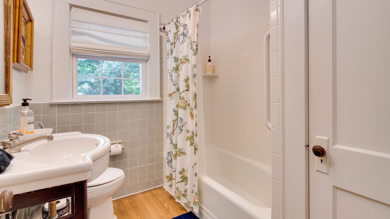 Photo of Bathroom in Royal Pines