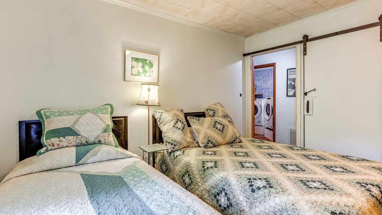 Photo of Bedroom in Robbinsville