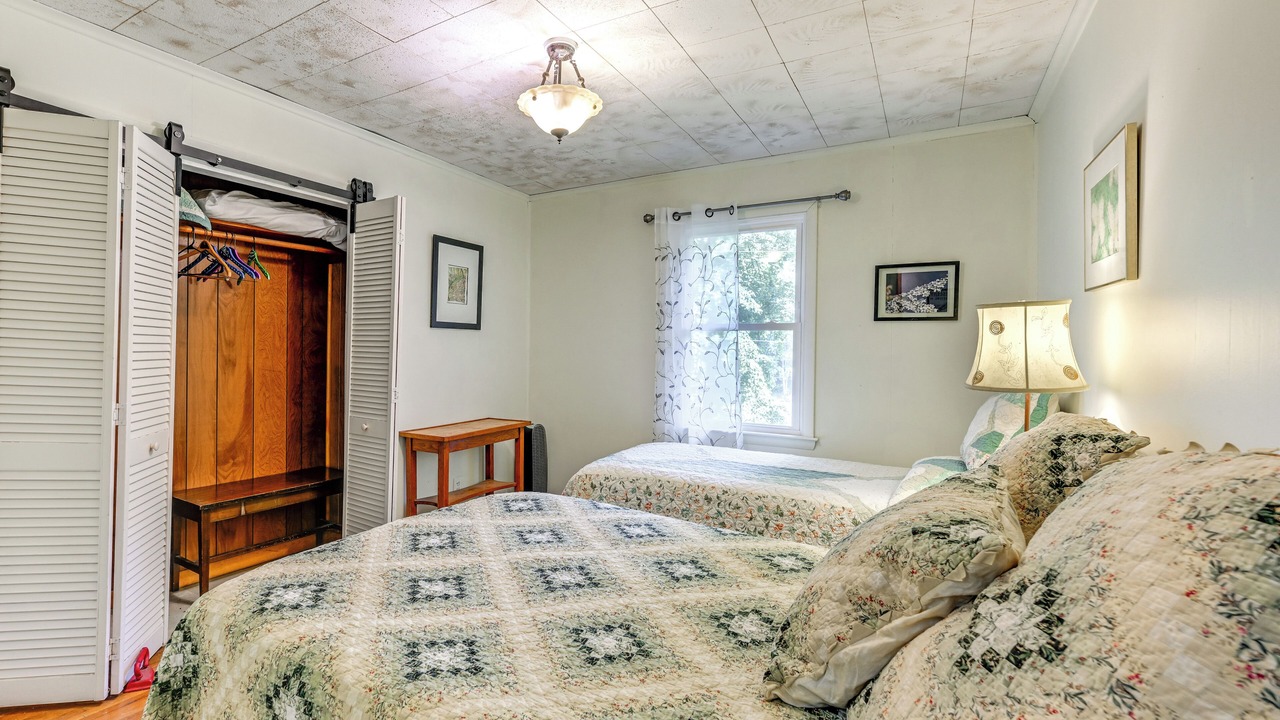 Photo of Bedroom in Robbinsville