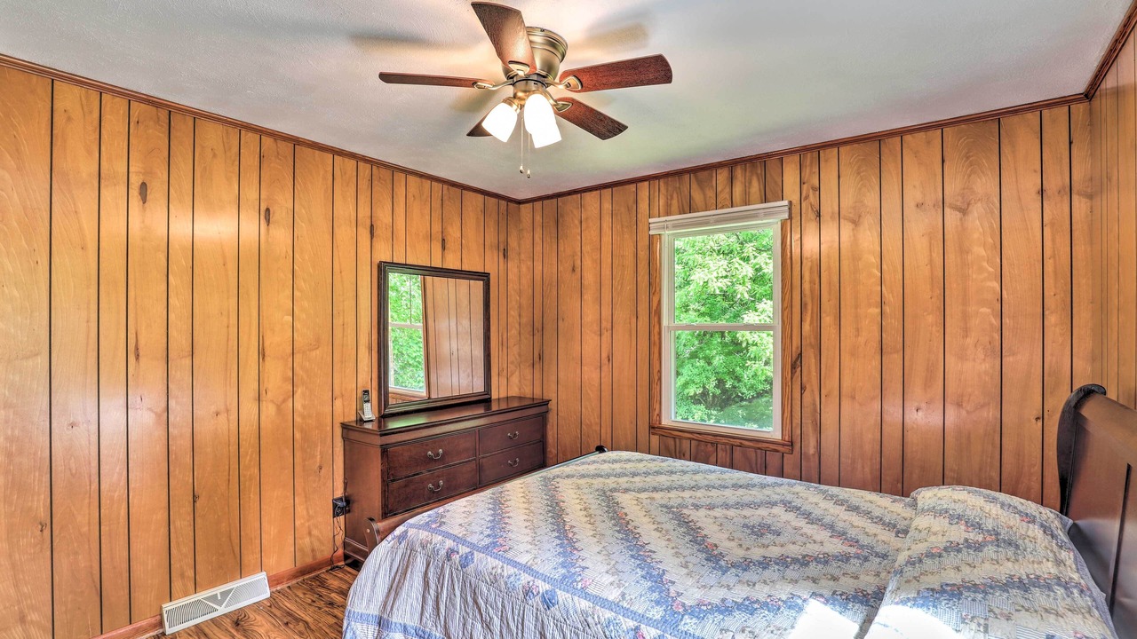 Photo of Bedroom in Marshall