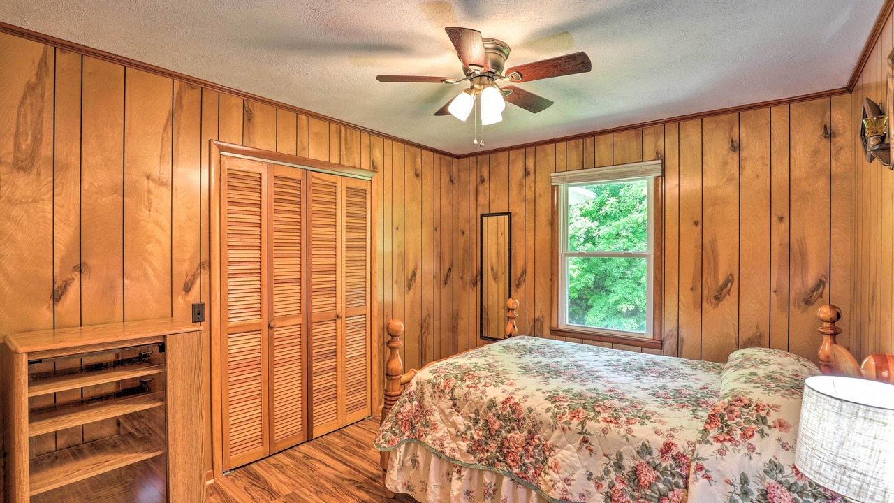 Photo of Bedroom in Marshall