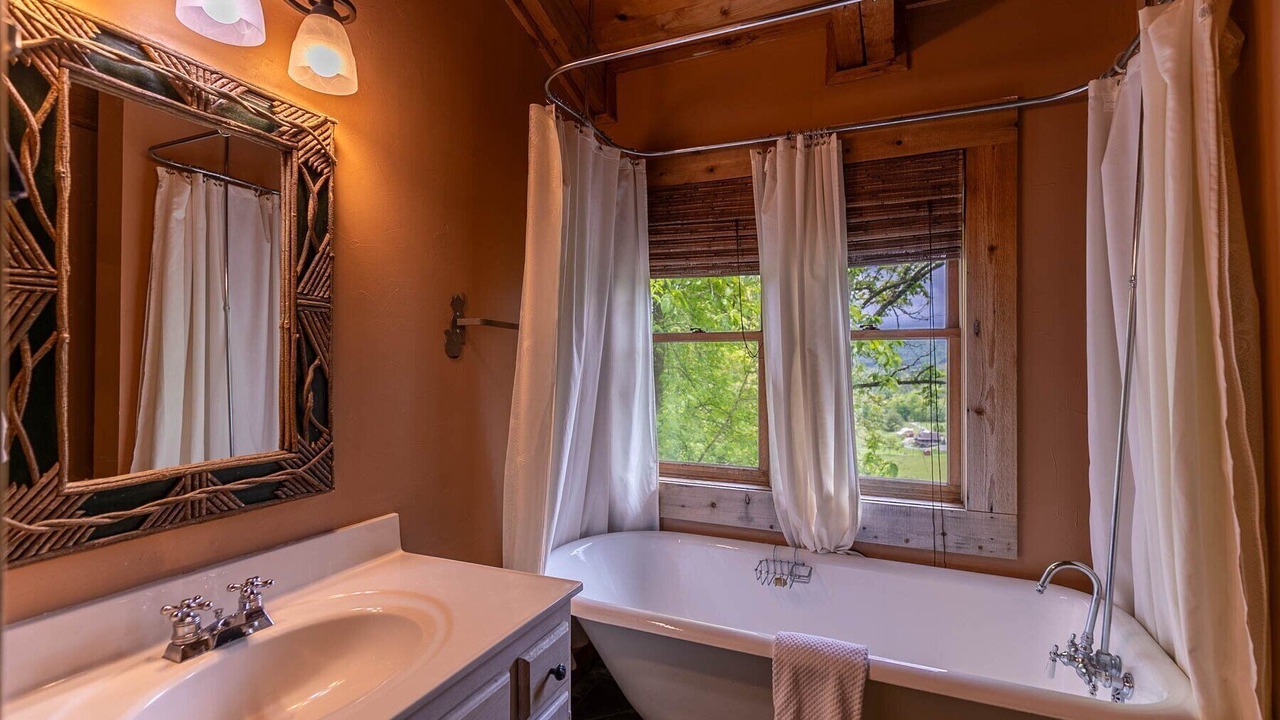 Photo of Bathroom in Sugar Grove