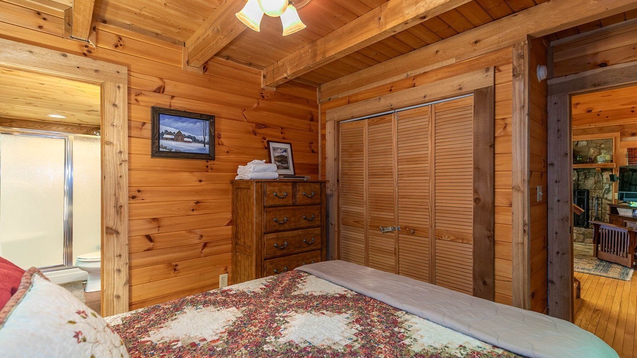 Photo of Bedroom in Sugar Grove