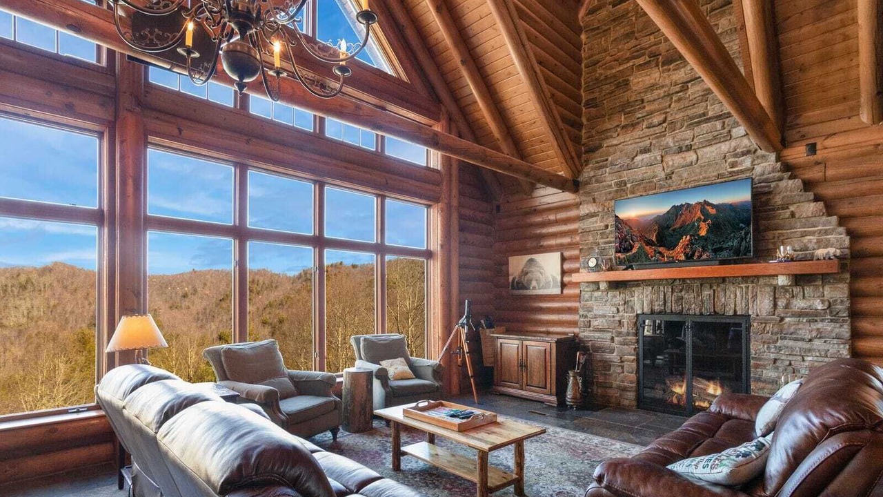 Photo of Livingroom in Sugar Grove