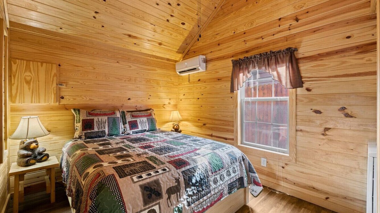 Photo of Bedroom in Dillsboro