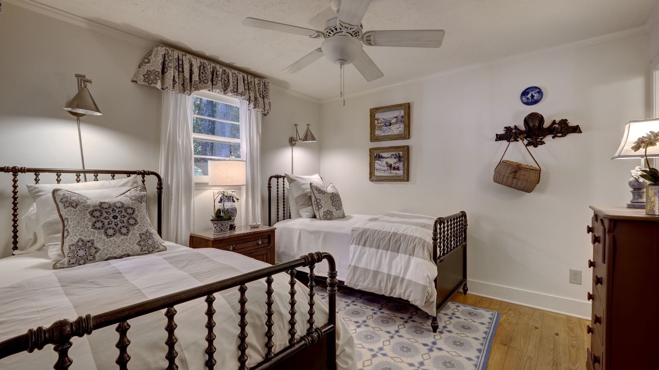 Photo of Bedroom in Lake Sequoyah