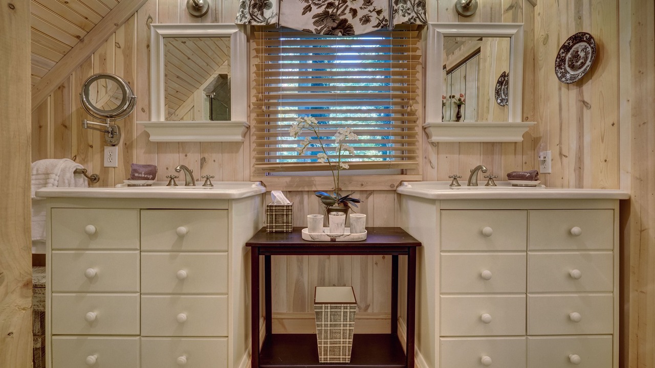 Photo of Bathroom in Lake Sequoyah
