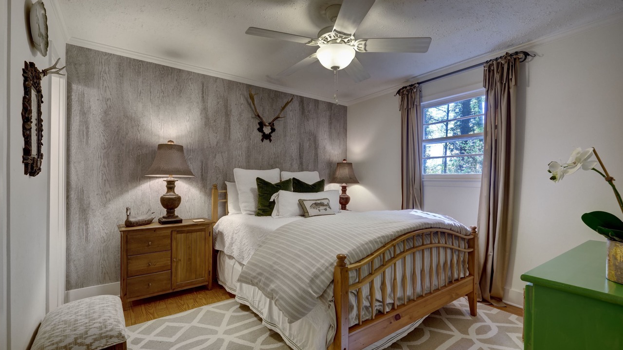 Photo of Bedroom in Lake Sequoyah