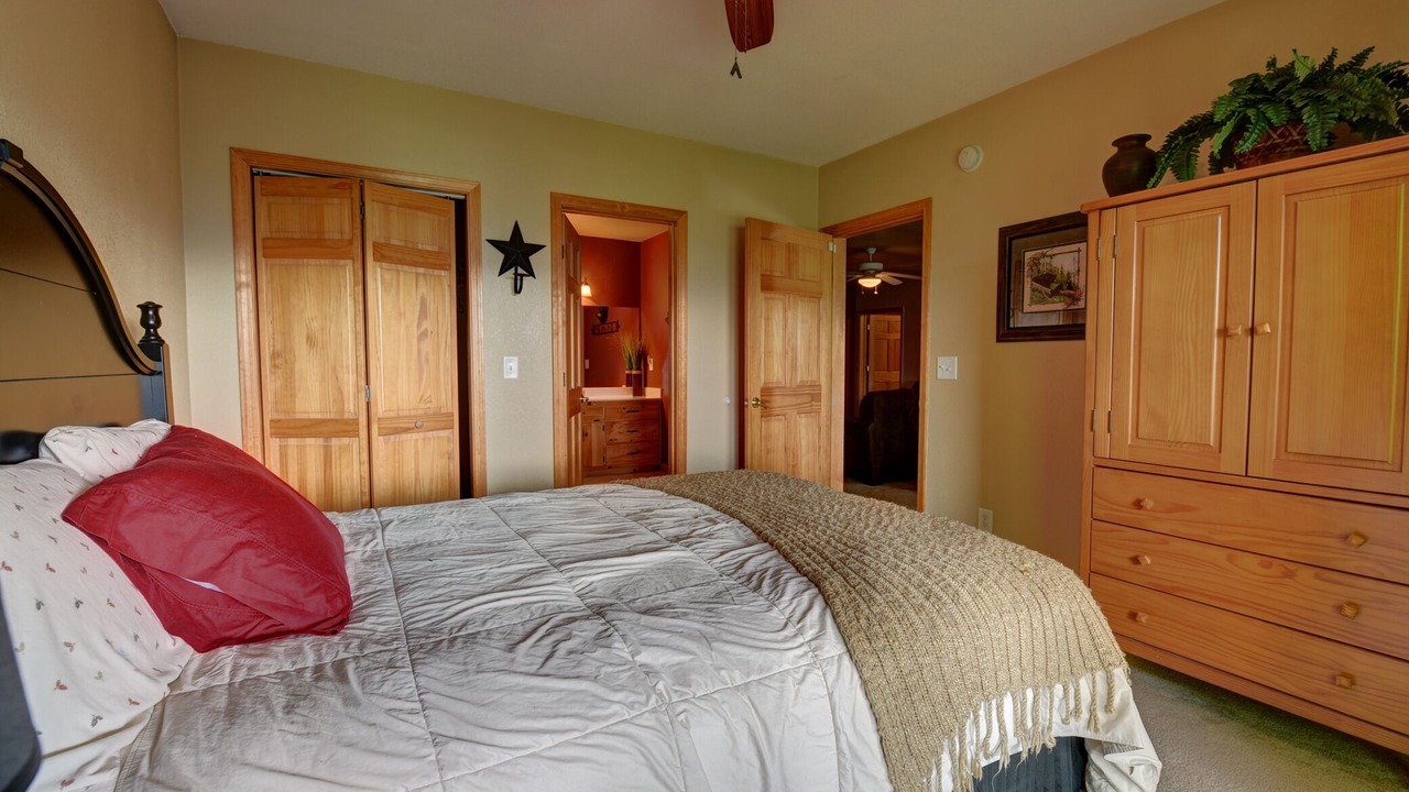 Photo of Bedroom in Brasstown