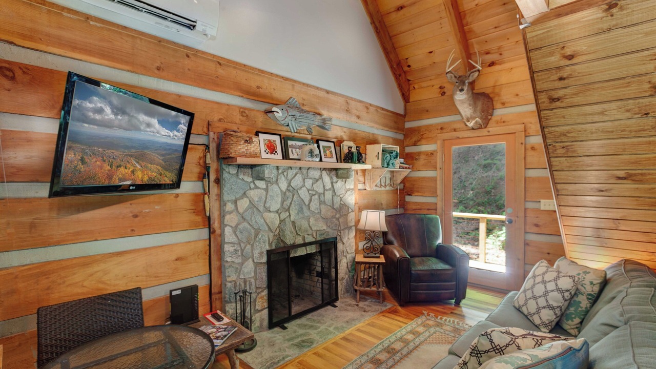 Photo of Livingroom in Sugar Grove