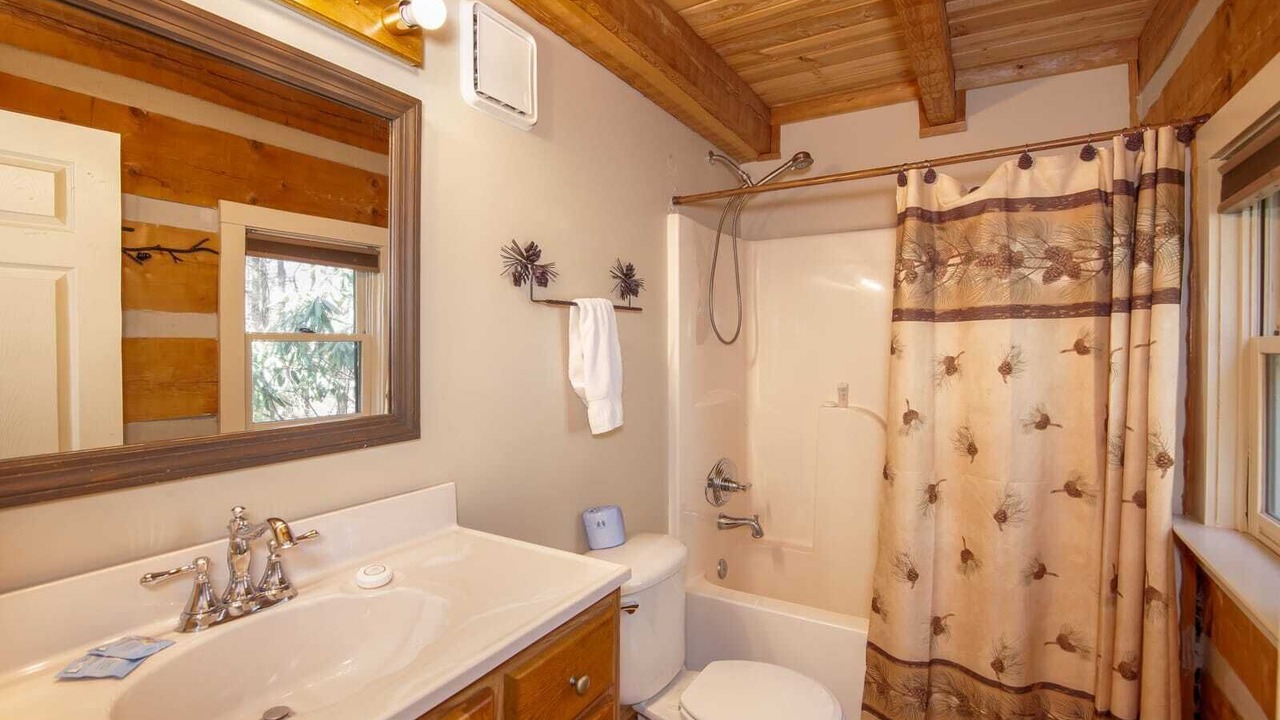 Photo of Bathroom in Foscoe