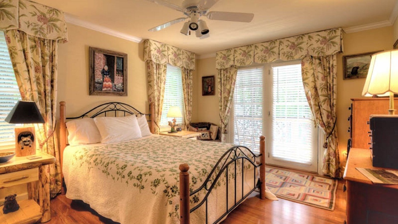 Photo of Bedroom in Lake Toxaway