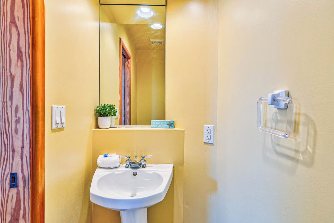 Photo of Bathroom in Monteray Shores