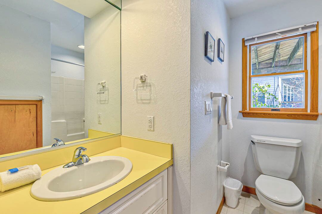 Photo of Bathroom in Monteray Shores