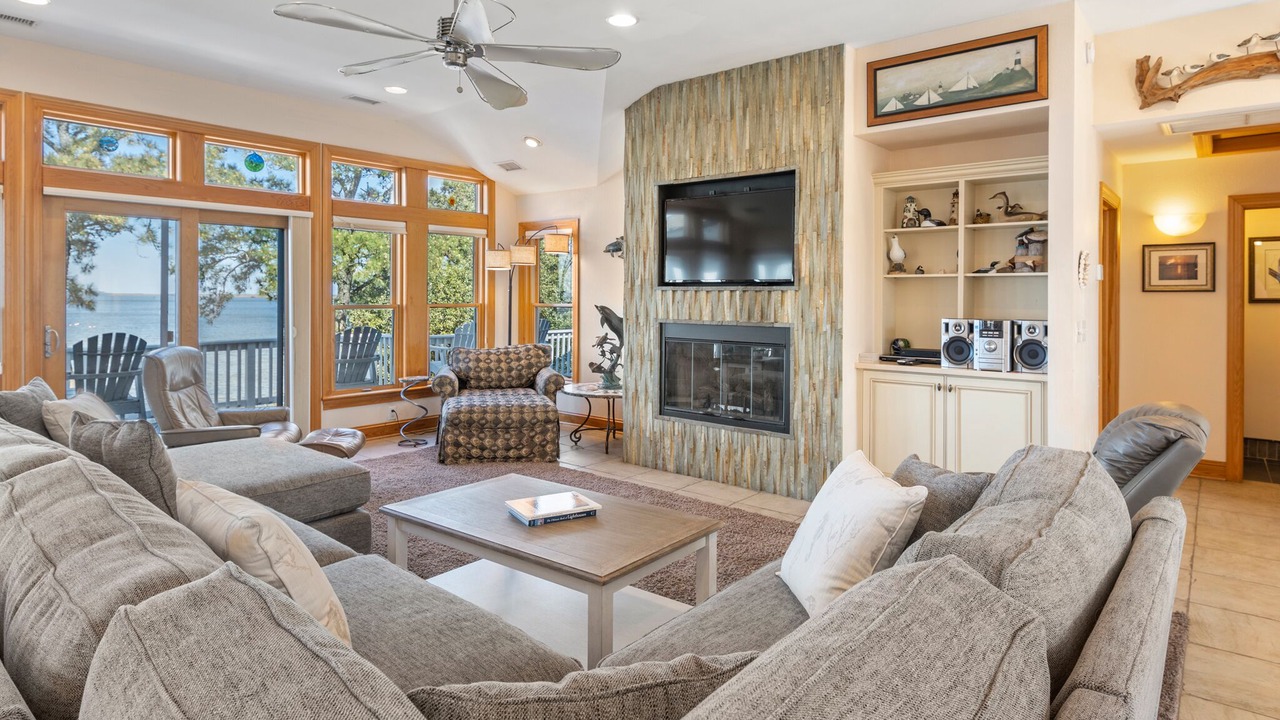 Photo of Livingroom in Corolla Light