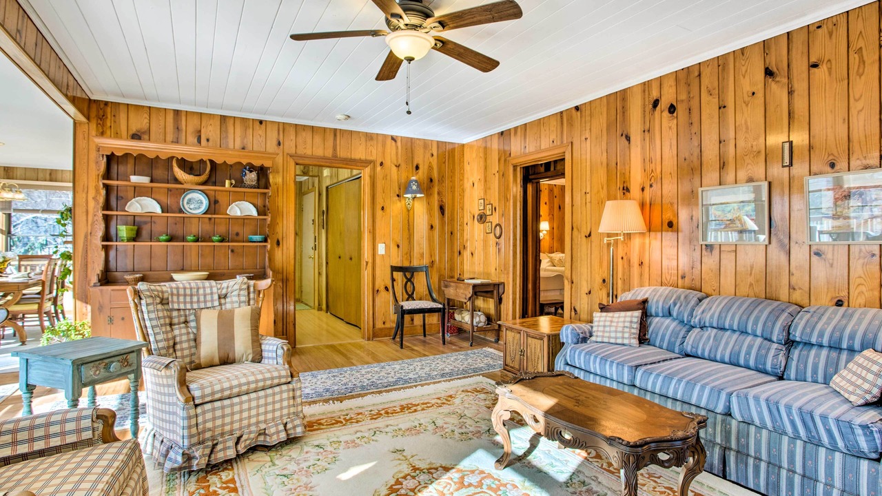Photo of Livingroom in Hendersonville