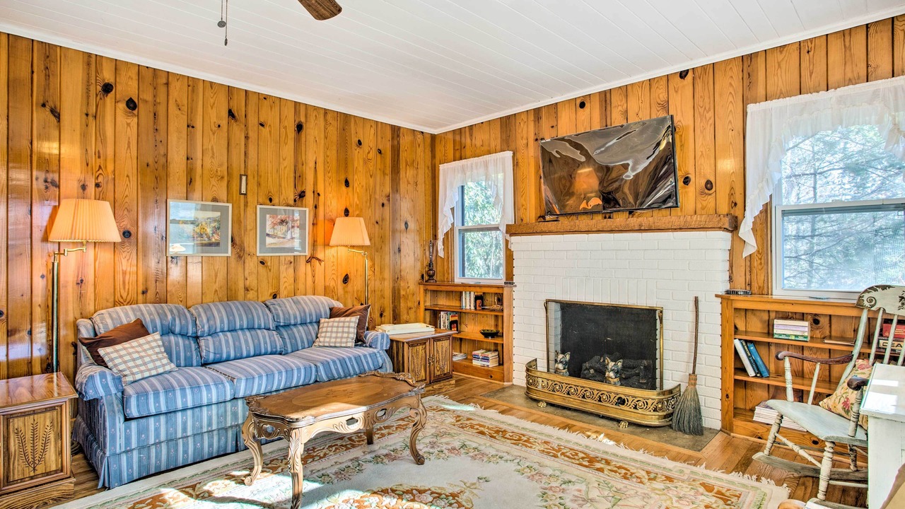 Photo of Livingroom in Hendersonville
