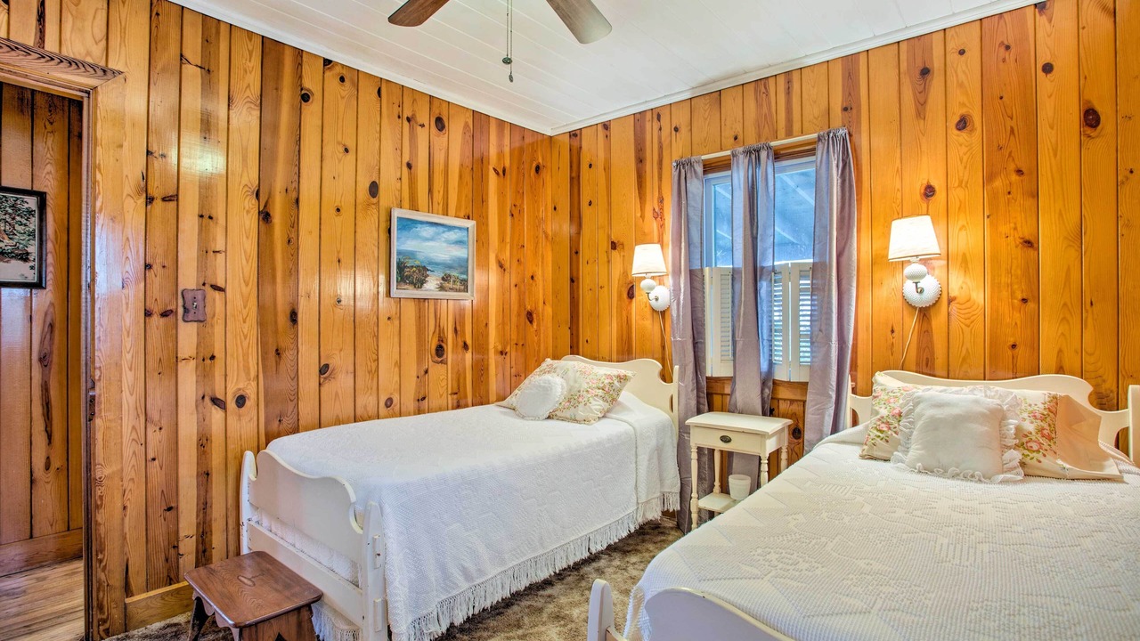Photo of Bedroom in Hendersonville