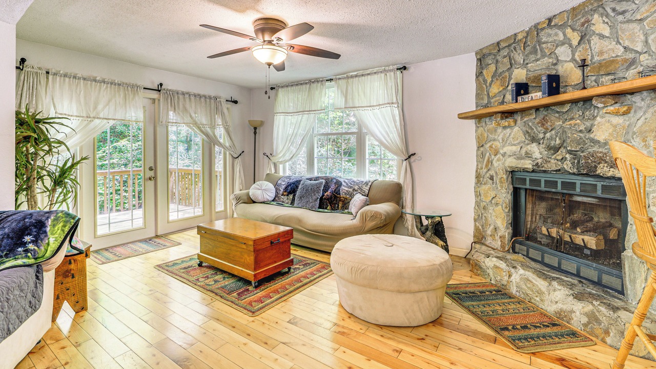 Photo of Livingroom in Bryson City