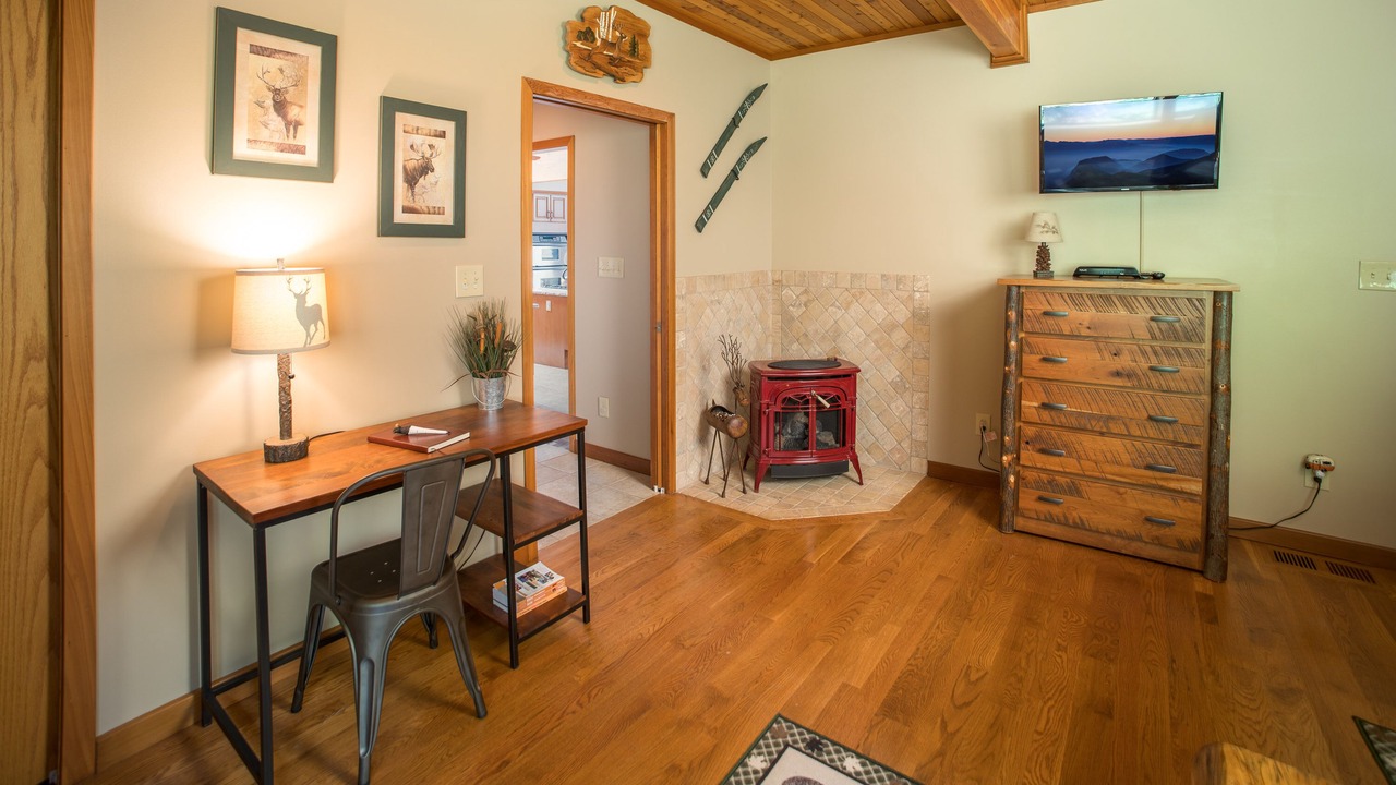 Photo of Livingroom in Sugar Grove