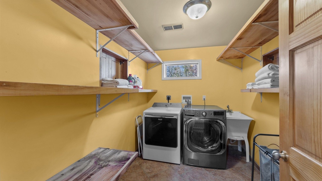Photo of Bedroom in Barium Springs