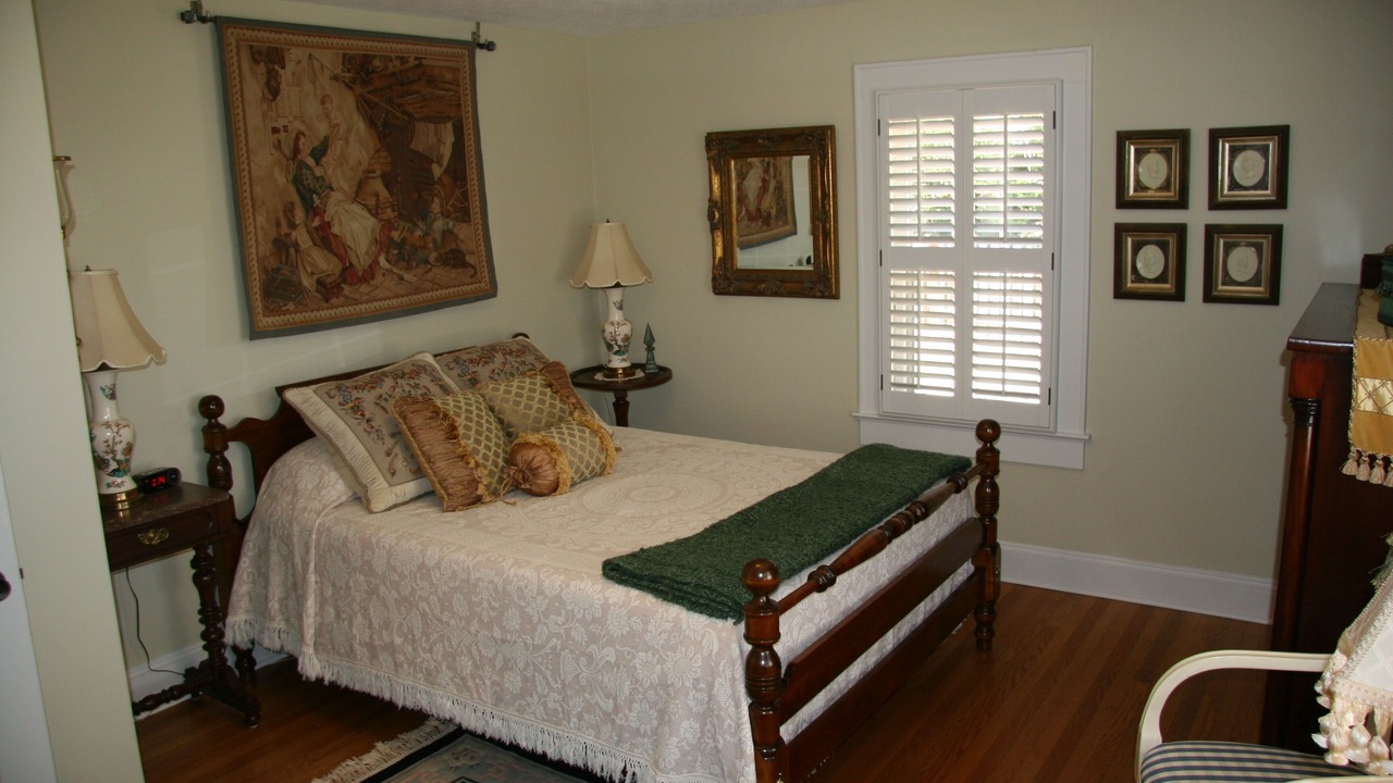 Photo of Bedroom in Hyman Heights Historic District