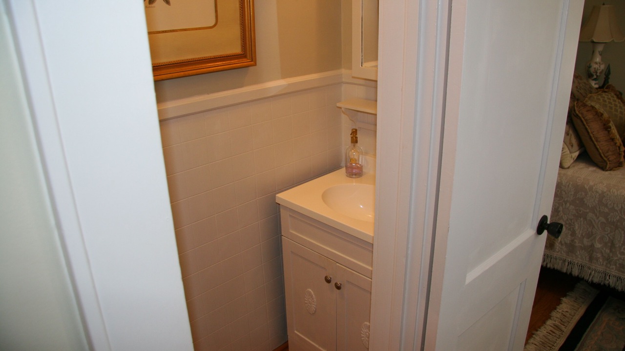 Photo of Bathroom in Hyman Heights Historic District
