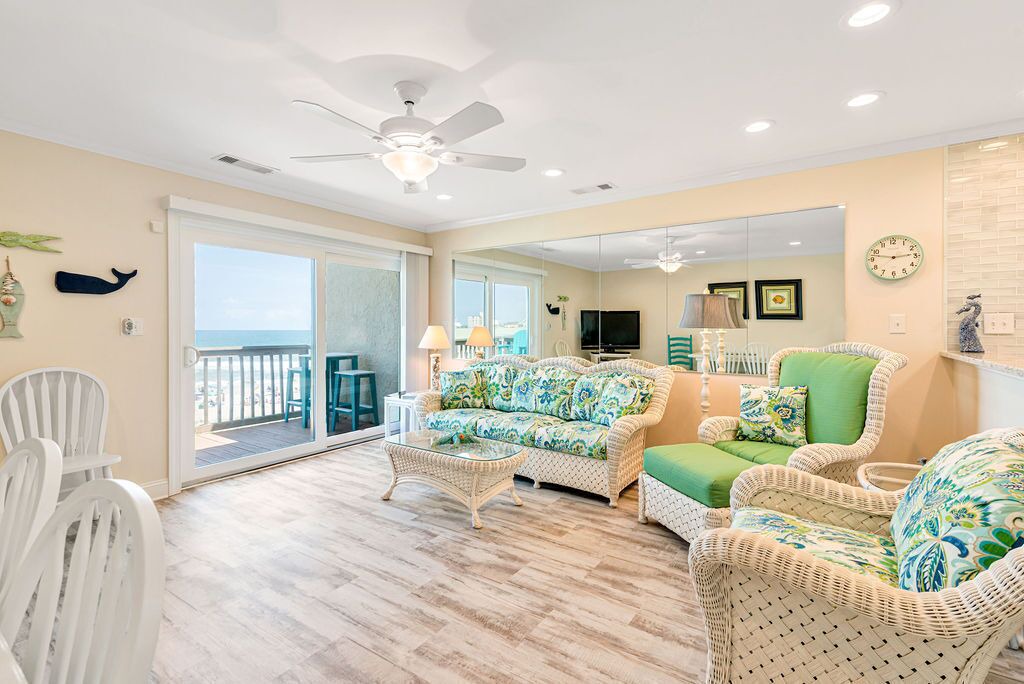 Photo of Livingroom in Emerald Isle