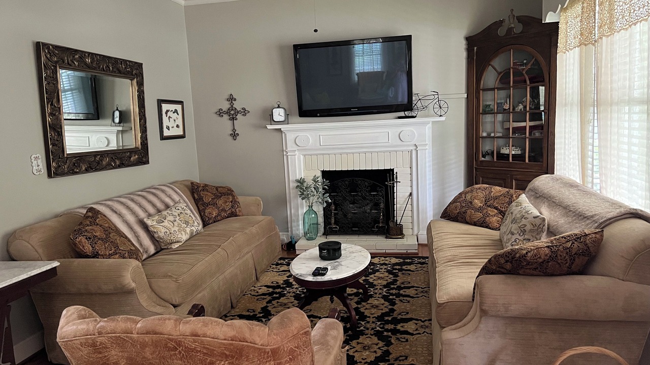 Photo of Livingroom in Oriental