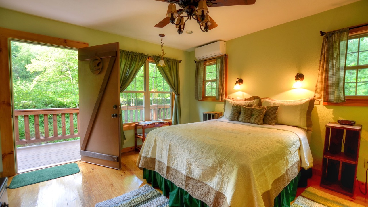 Photo of Bedroom in Sylva
