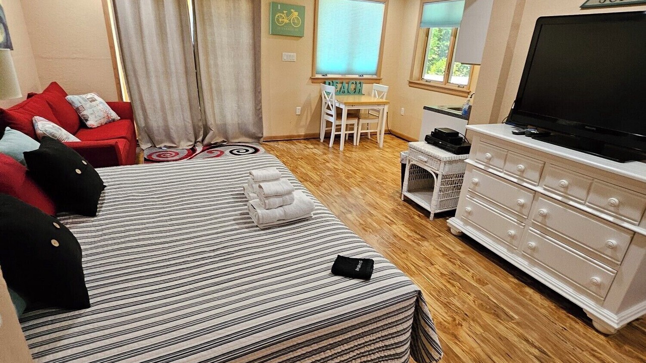 Photo of Bedroom in Monteray Shores