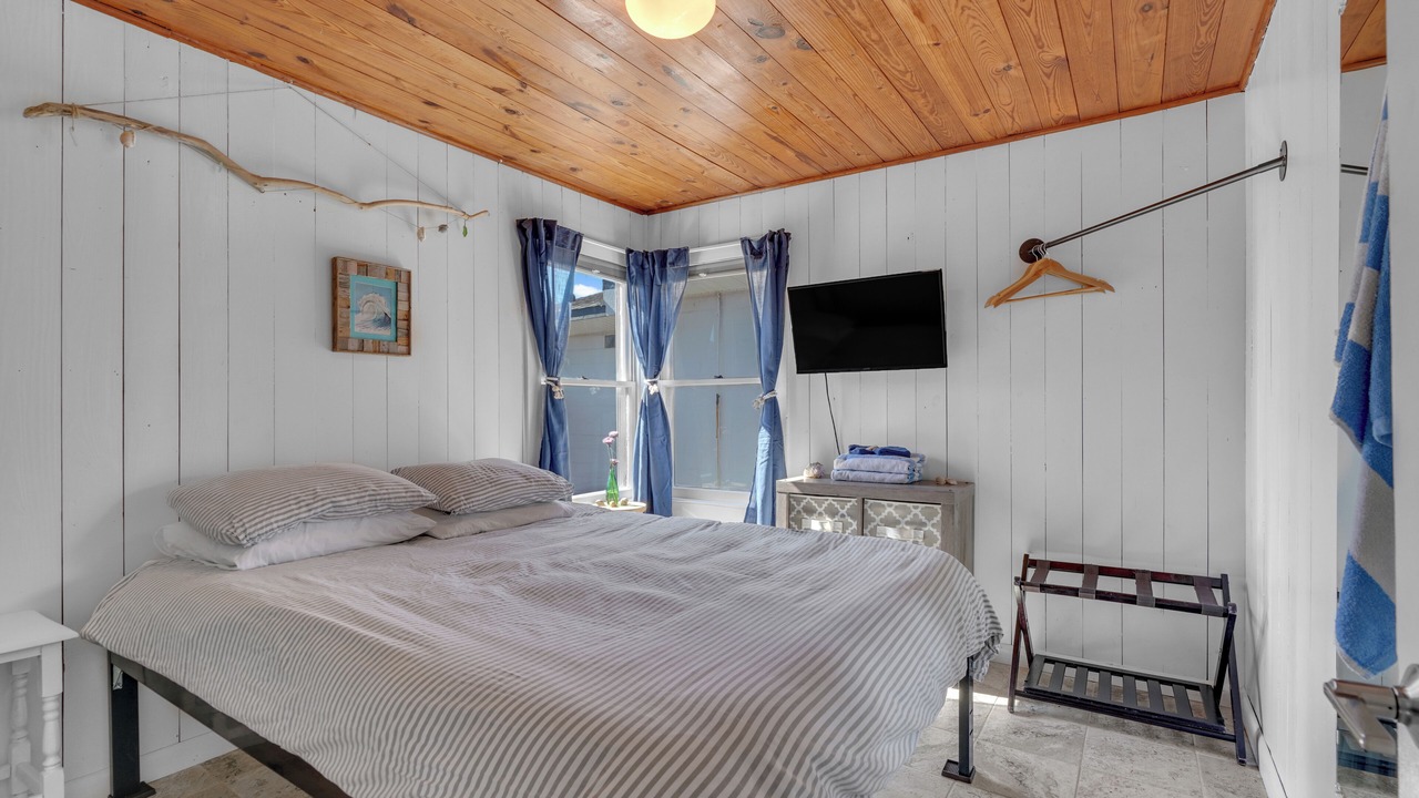 Photo of Bedroom in Colington