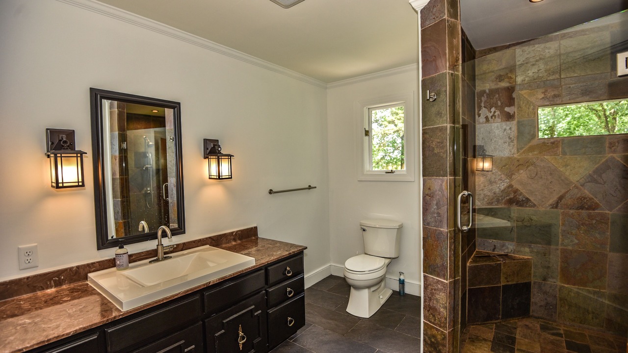 Photo of Bathroom in Leasburg